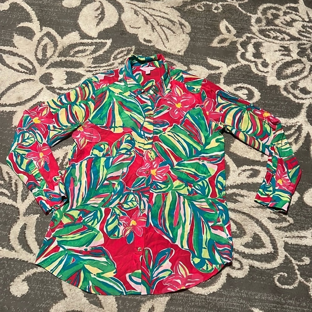 Lily Pulitzer 100% silk blouse. Long sleeve. Excellent condition size medium.